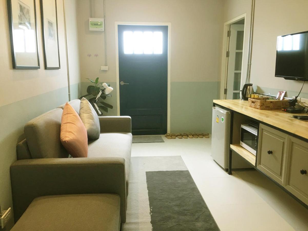 Snoozy Guesthouse Phuket Quarto foto